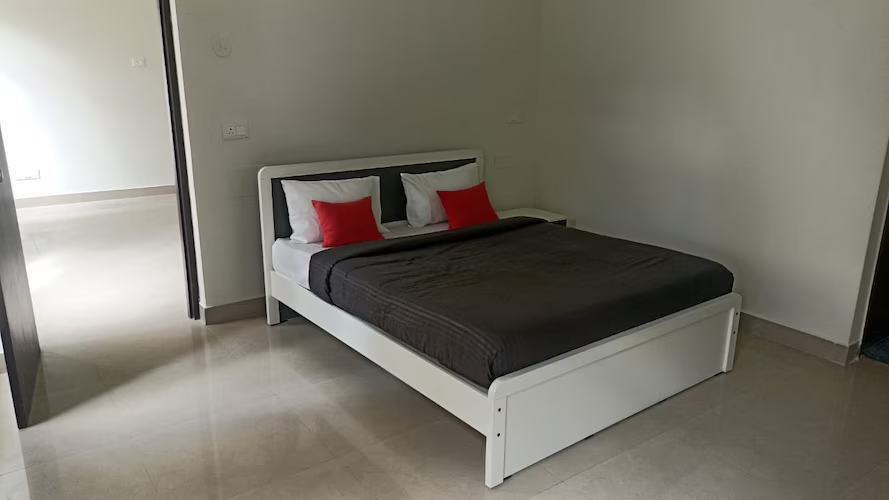 loop hostels silkboard