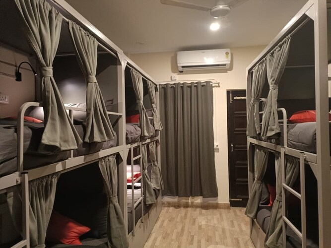 loop hostels silkboard