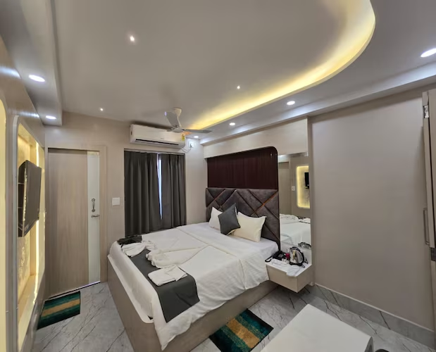 parth king resort tarapith