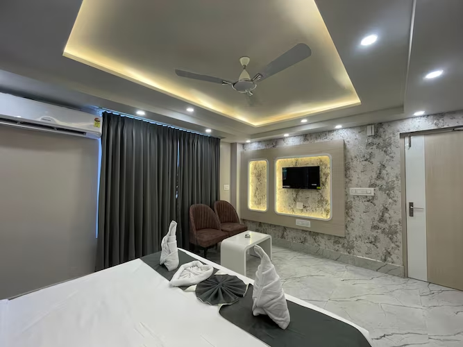 parth king resort tarapith