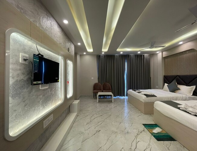 parth king resort tarapith