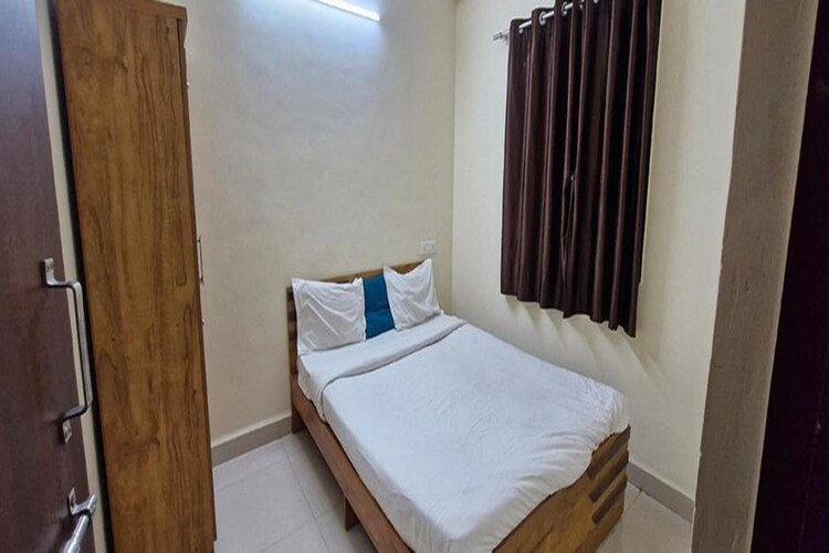 fabhotel white house i