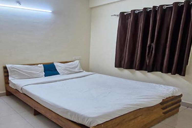 fabhotel white house i