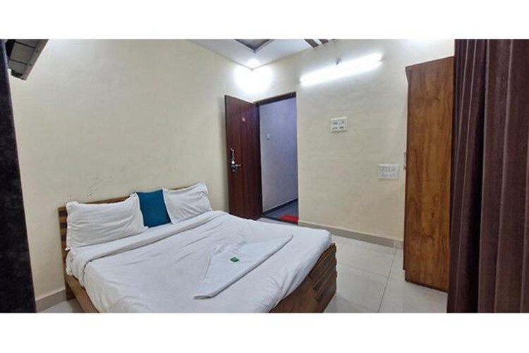 fabhotel white house i