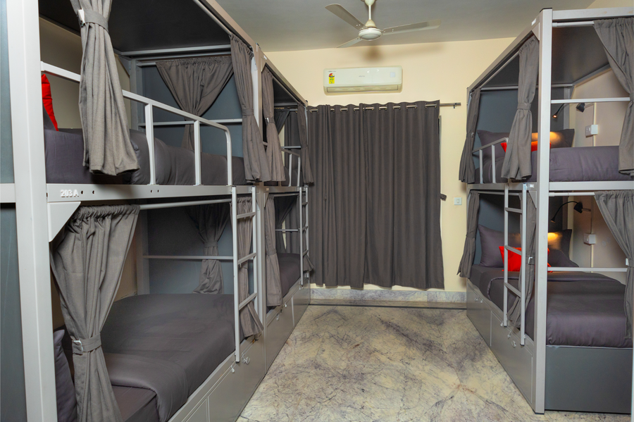 loop hostels baani square gurugram