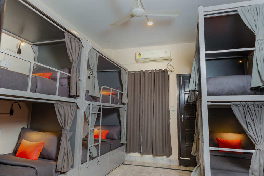 loop hostels baani square gurugram