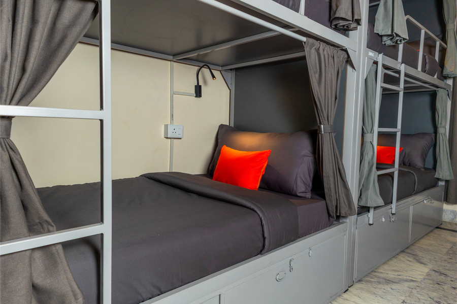 loop hostels baani square gurugram