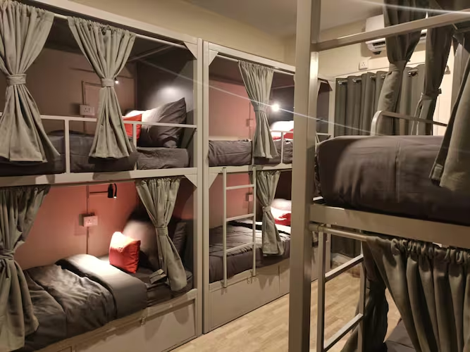 loop hostels baani square gurugram