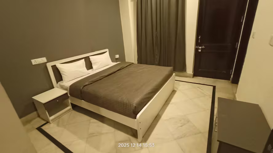 loop hostels baani square gurugram