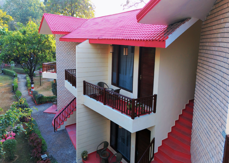 The Whispering Oaks Corbett,,3 star