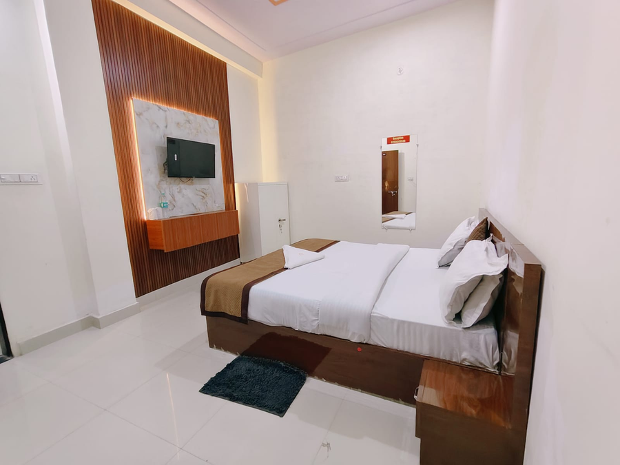 radhe shyam resort vrindavan by hrg