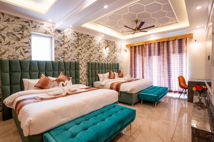 golden oak by the lake hill