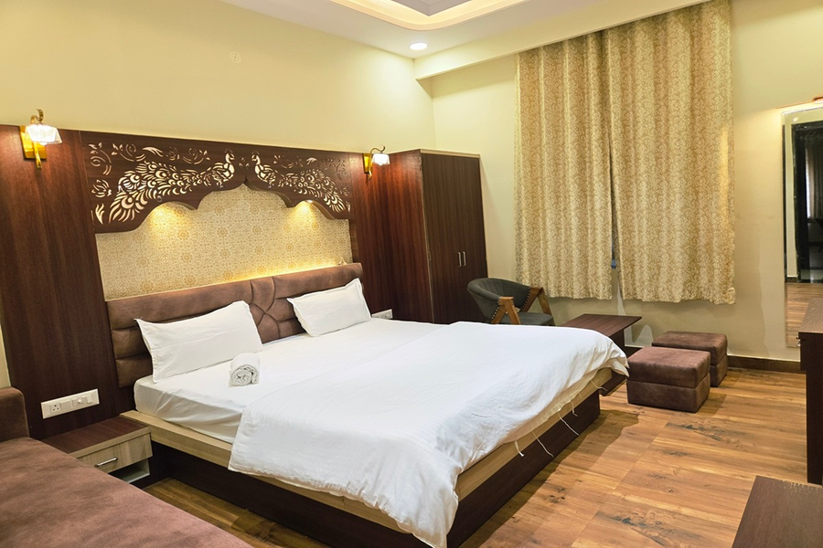 pink mahal hotel and resort
