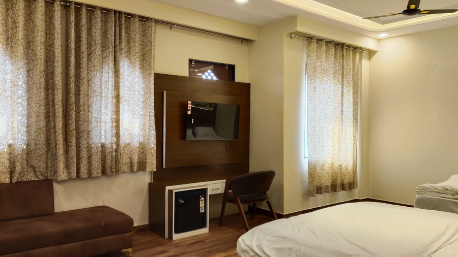 pink mahal hotel and resort