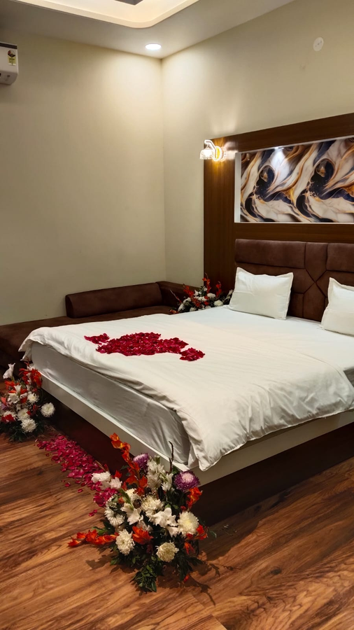 pink mahal hotel and resort