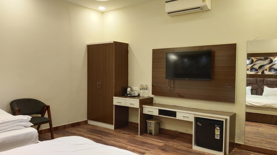 pink mahal hotel and resort