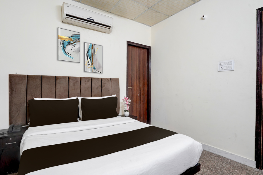 super townhouse johri enclave metro station formerly second home