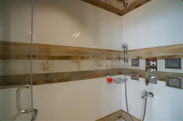 moustache select mcleodganj