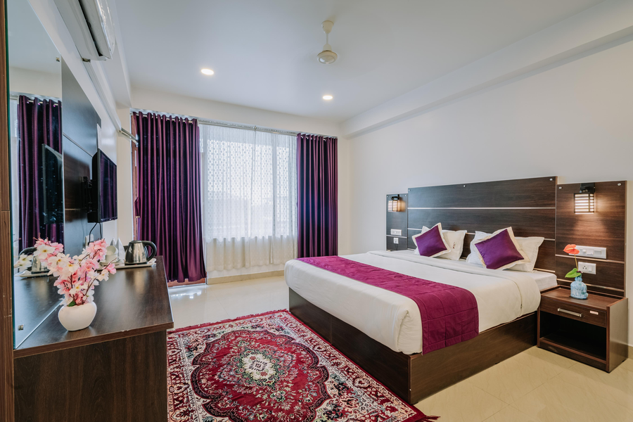 hotel mountain hues thekkady