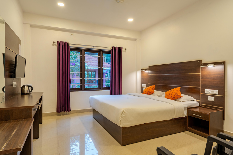 hotel mountain hues thekkady