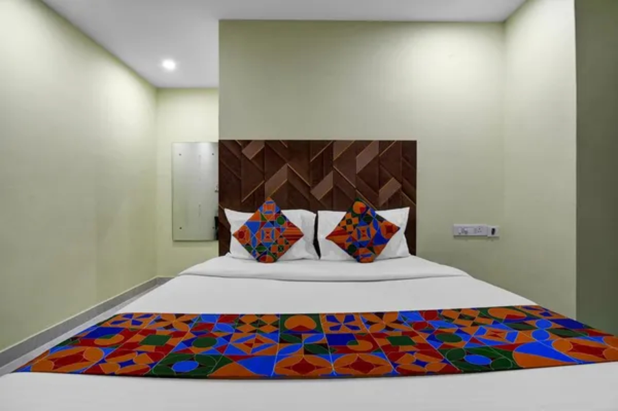 fabhotel star light b