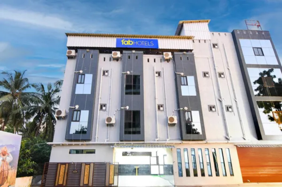 fabhotel star light b