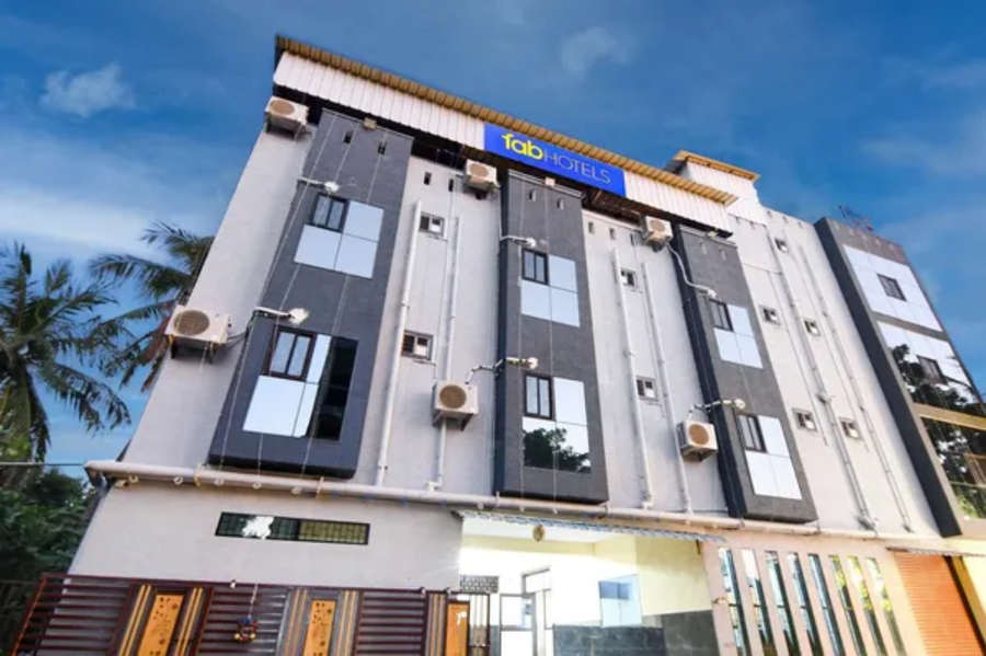 fabhotel star light b