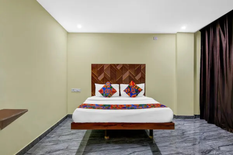 fabhotel star light b