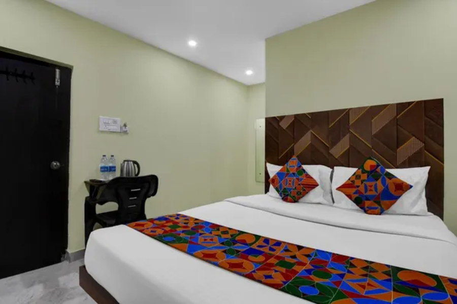 fabhotel star light b