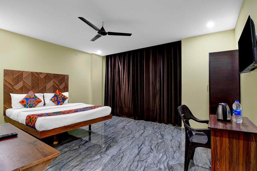 fabhotel star light b