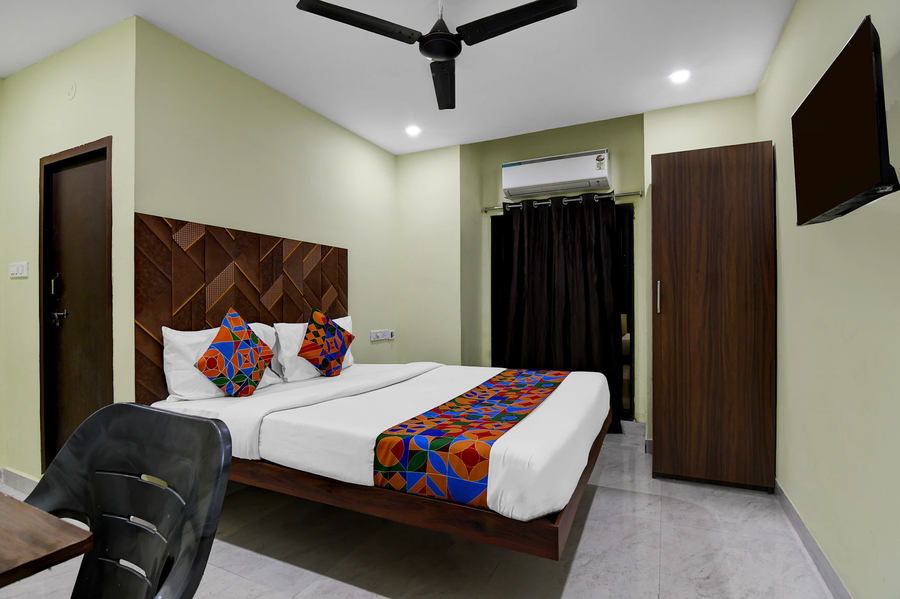 fabhotel star light b
