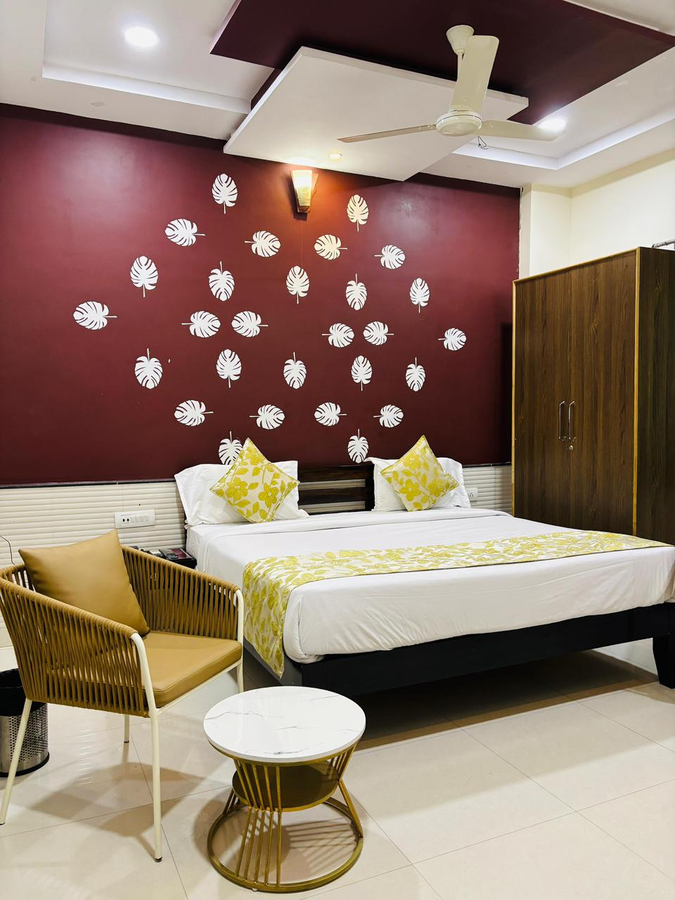 hotel 7 door