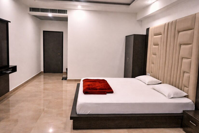hotel the royal crown