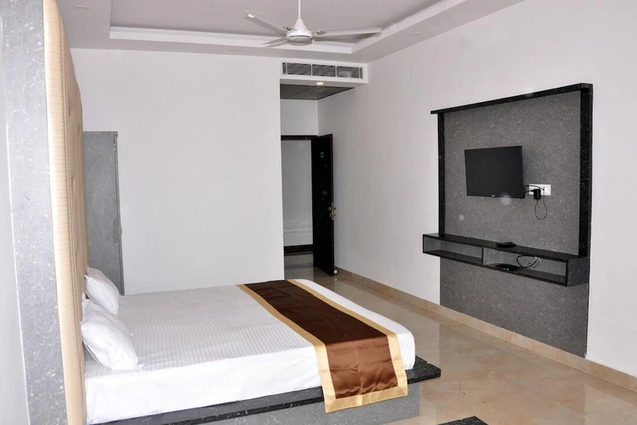 hotel the royal crown