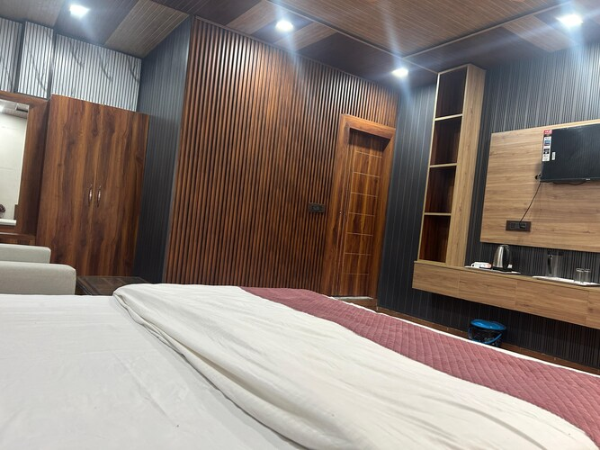 hotel shri dauji maharaj palace