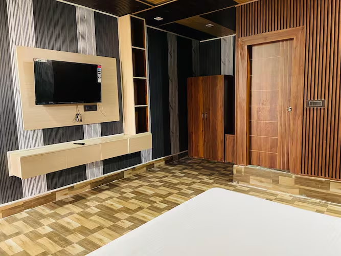 hotel shri dauji maharaj palace