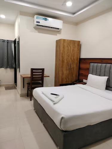 yellow sapphire hotel hitech city