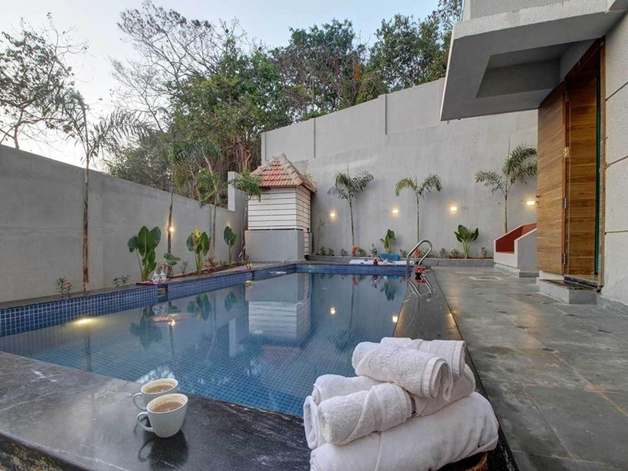 the infinity pool villa hotel by dancenter baga beach goa