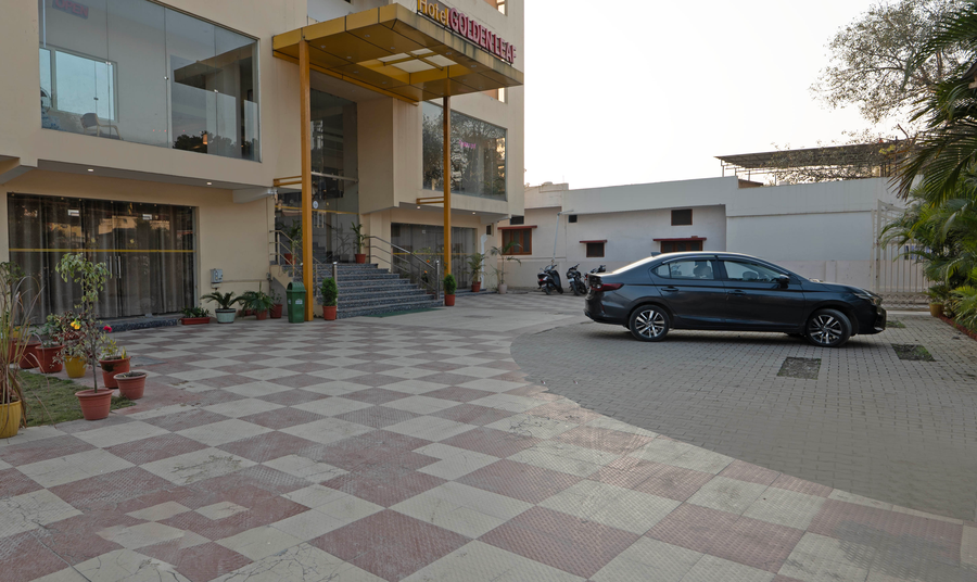 treebo golden leaf ddn