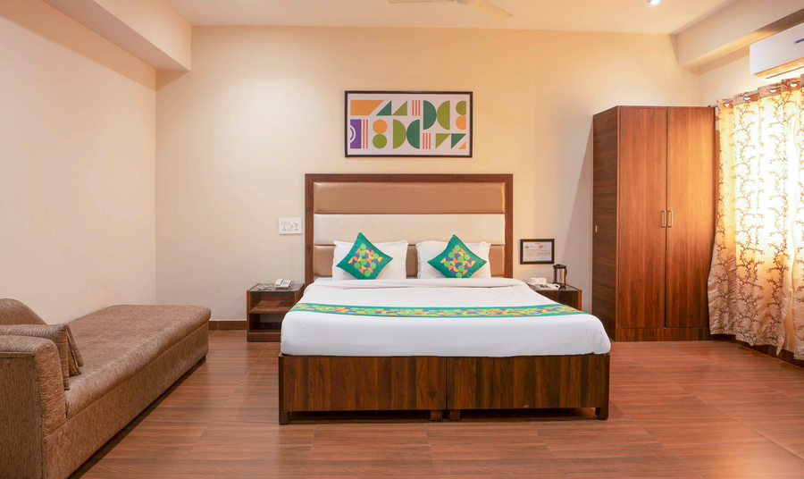 treebo golden leaf ddn