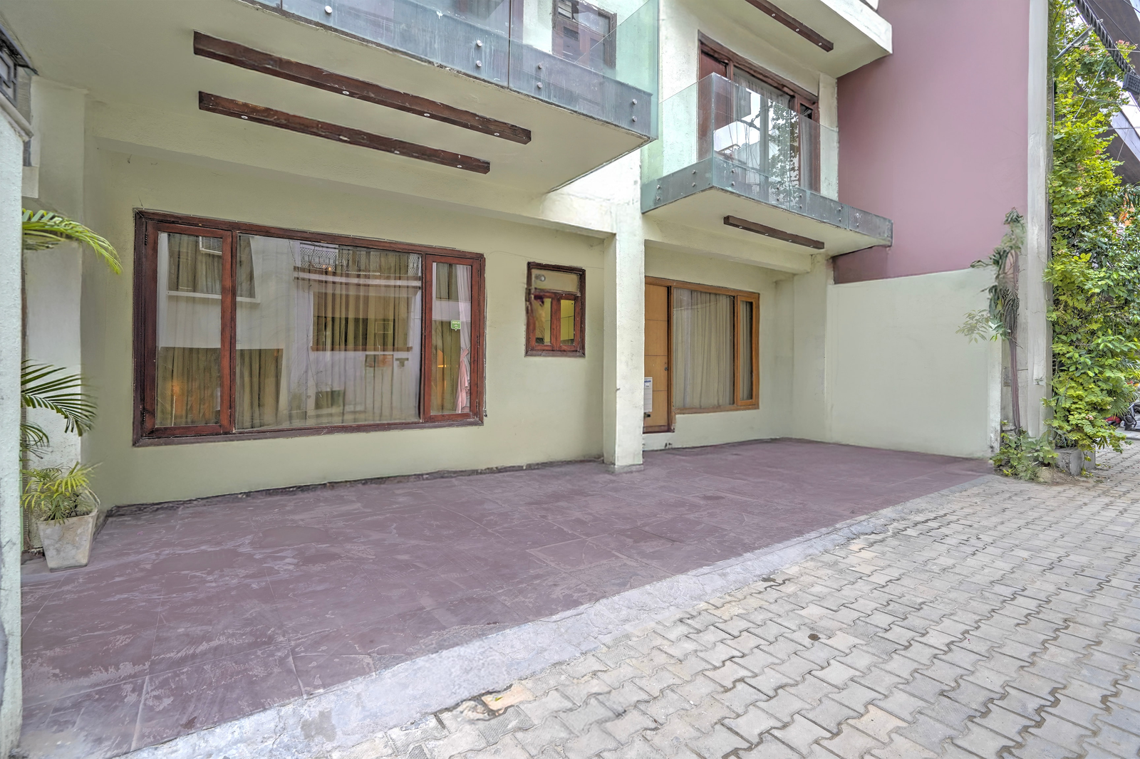 palette hotel cotts villa vasant kunj new delhi