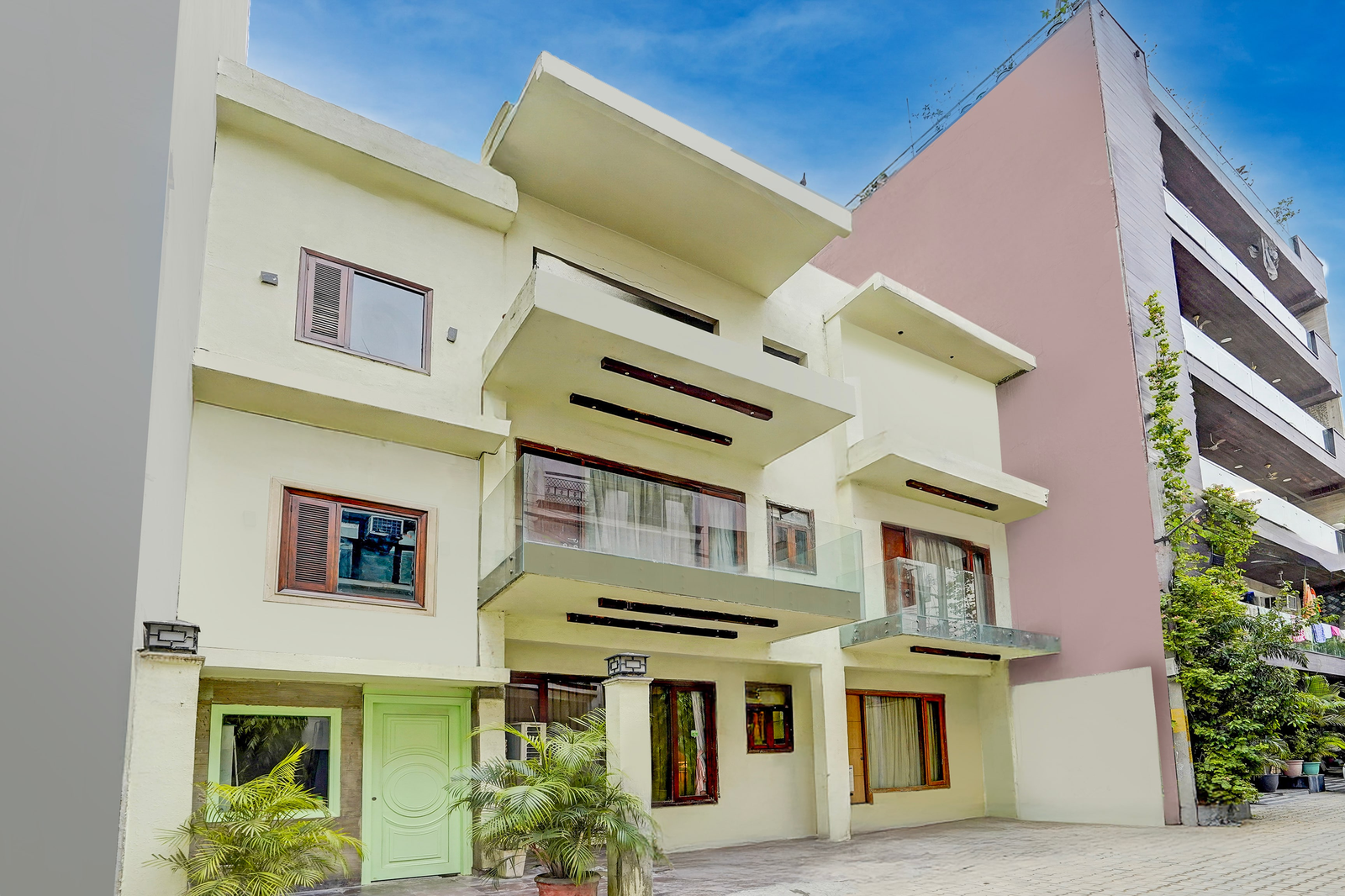 palette hotel cotts villa vasant kunj new delhi