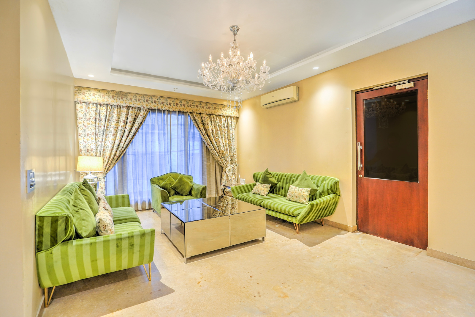 palette hotel cotts villa vasant kunj new delhi
