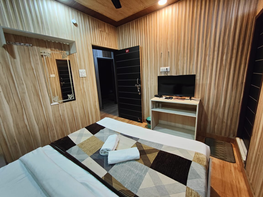 the mountain view tapovan