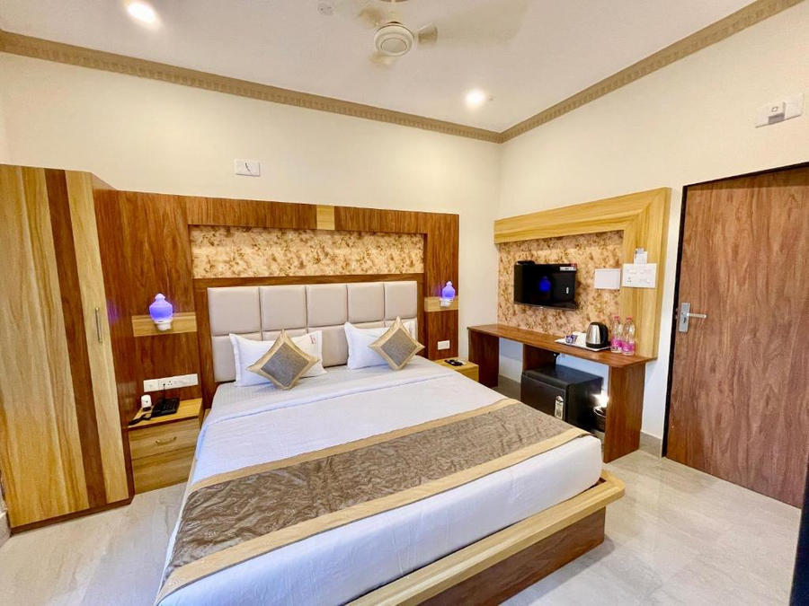 hotel yogarjun palace