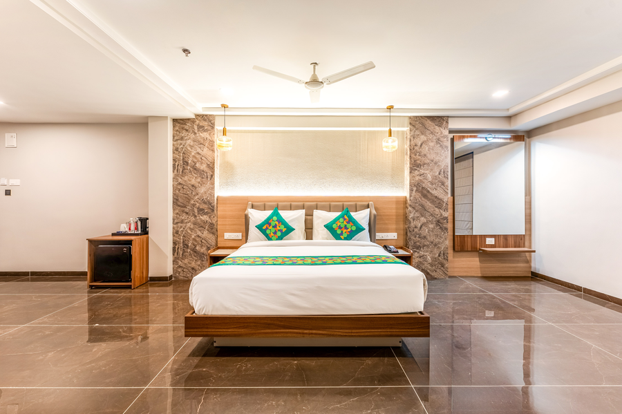 treebo premium nagpur automotive square