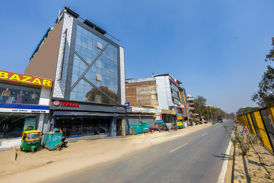 Maxx Elite,Udyog Vihar,3 star