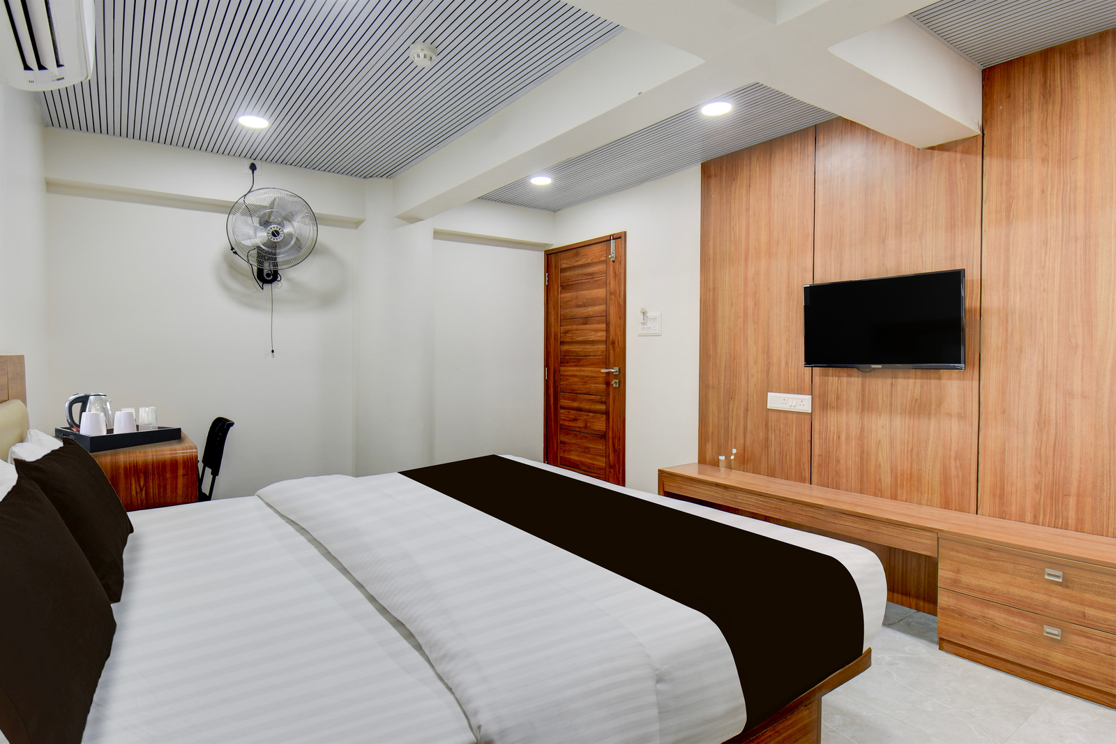 super hotel o pune kasarwadi railway station