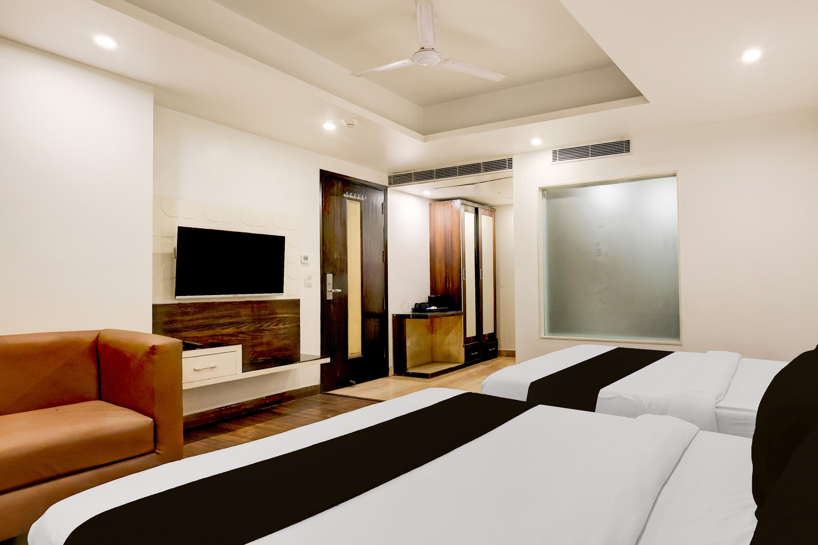 super townhouse oak new delhi central railway junction formerly uppal international