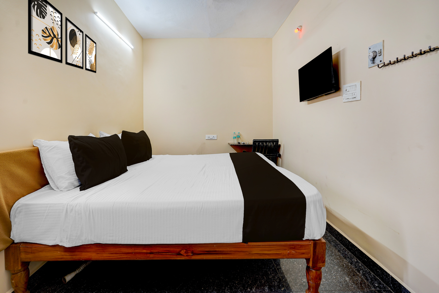 super hotel o karanodai formerly sri vari rooms